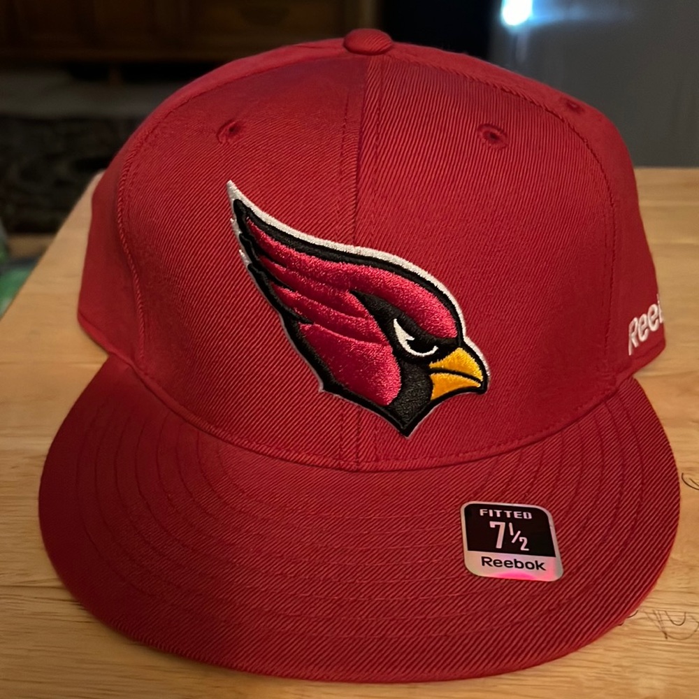 Reebok size 7 1/2 burgundy cap